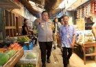 Kapolres-Pelabuhan-Tanjungperak-Tinjau-Sejumlah-Pasar-Pastikan-Stok-Bapokting-Aman