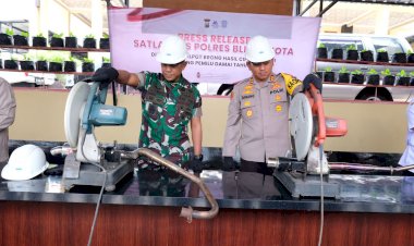 Kapolres-Blitar-Kota-Bersama-Forkopimda-Musnahkan-Knalpot-Brong-Hasil-Razia