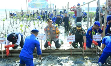 HUT-Korp-Brimob-ke-–-78-dan-Polairud-ke-–-73,-Kapolda-Jatim-Restorasi-Hutan-Mangrove-Tanam-18.300-Bibit