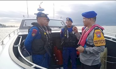 Ditpolairud-Polda-Jatim-Siagakan-Kapal-Patroli-Jamin-Keamanan-di-Selat-Bali-Selama-Nataru