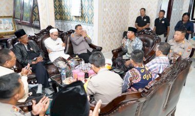 Kapolres-Pelabuhan-Tanjung-Perak-Jalin-Silaturahmi-Bersama-Ormas-madura-Bersatu-Dukung-Pemilu-Damai-2024