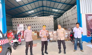 Polres-Tulungagung-Siagakan-Personel-untuk-Pengamanan-Gudang-KPU-dan-Proses-Pelipatan-Surat-Suara-Pemilu-2024
