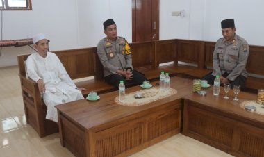 Cooling-System,-Kapolres-Probolinggo-Silaturahmi-ke-Pengasuh-Ponpes-Nurul-Jadid-Paiton