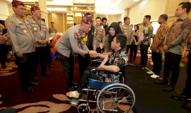 Korban-Bom-Gereja-di-Surabaya-Terima-Penghargaan-dari-Polri