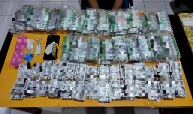 Polres-Ngawi-Ungkap-Peredaran-Okerbaya,-Tersangka-dan-Ribuan-Pil-Koplo-Berhasil-Diamankan