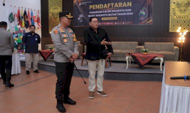 Masa-Pendaftaran-Paslon-di-Pilkada-2024-Polisi-Sterilisasi-Kantor-KPU-Kota-Blitar