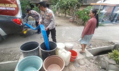 Tak-Pernah-Lelah,-Polres-Trenggalek-Gencarkan-Patroli-Genthong-di-Musim-Kemarau