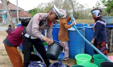 Gelar-Baksos-di-Harlantas-Bhayangkara-ke-–-69,-Polres-Bangkalan-Droping-10-Tangki-Air-Bersih-di-2-Desa