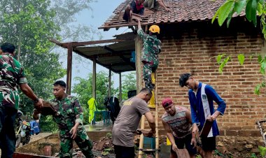 Polres-Pacitan,-BPBD-dan-TNI-Gerak-Cepat-Atasi-Dampak-Bencana-Alam-di-Tengah-Cuaca-Ekstrem