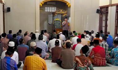 Kapolsek-Krembung-Gelar-Safari-Ramadhan-di-Masjid-Nurul-Huda