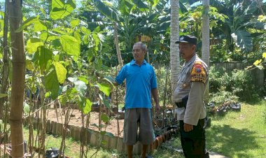 Polisi-Motivasi-Warga-Desa-Kepuh-Kiriman-Manfaatkan-Lahan-Ketahanan-Pangan-untuk-Bertanam-Sayur