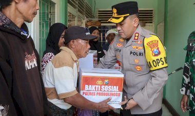Kapolres-Probolinggo-Serahkan-Bantuan-Untuk-Warga-Terdampak-Gempa-di-Tiris