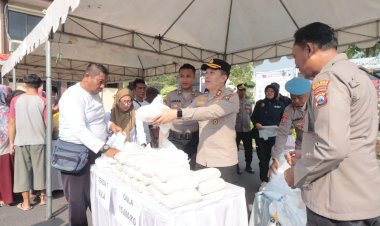 Gerakan-Pangan-Murah-Polres-Bojonegoro-Disambut-Antusias-Warga-30-Ton-Beras-Habis-Terjual