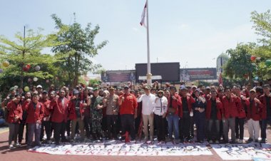Aksi-Penyampaian-Pendapat-Mahasiswa-Muhammadiyah-di-Mapolresta-Sidoarjo-Berlangsung-Kondusif