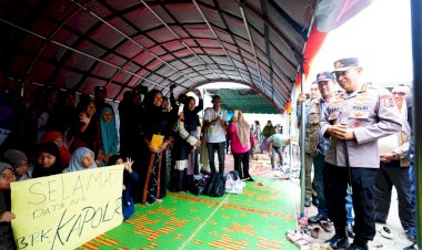 Tinjau-Pengungsian-di-Aceh-Tengah,-Kapolri-Tekankan-Percepatan-Perbaikan-Akses-hingga-Distribusi-Bantuan