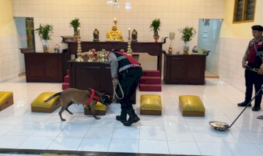 Polres-Lumajang-Lakukan-Sterilisasi-Vihara-Jelang-Perayaan-Imlek