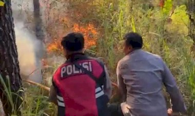 Polres-Magetan-Bersama-Tim-Gabungan-Tangani-Karhutla-di-Panekan-Lereng-Gunung-Lawu
