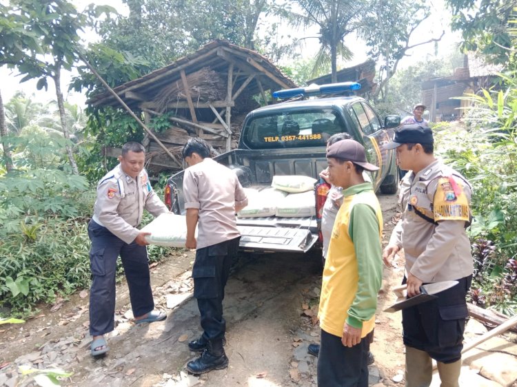 Polres Pacitan Peduli, Warga Penyandang Cacat Terima Bantuan Renovasi Dapur