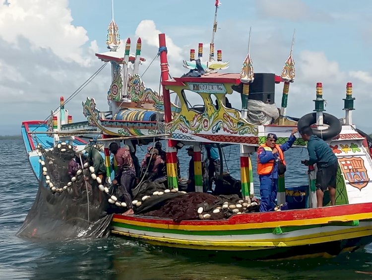 Polisi Amankan Tiga Kapal Bolga yang Melanggar Batas Wilayah Tangkap Ikan di Probolinggo