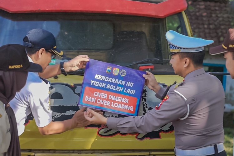 Operasi Gabungan Polres Jember Sosialisasi Larangan Kendaraan ODOL