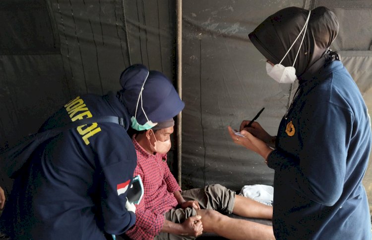 Nakes Polri Berikan Layanan Kesehatan Gratis bagi Korban Banjir di Aceh Tamiang
