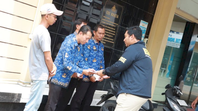Polres Lamongan Beri Penghargaan Empat Warga yang Gagalkan Curanmor di Puskesmas Deket