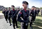 Anggota-Sat-Brimob-Polda-Jatim-Terima-Penghargaan-KPLB-dari-Kapolri