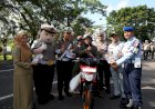 Polres-Magetan-Berbagi-Bunga-dan-Es-Krim-di-Operasi-Keselamatan-Semeru-2026